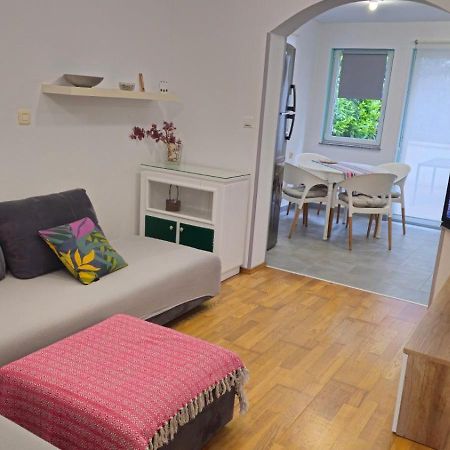 Apartment With Garden In Barbariga Exterior foto