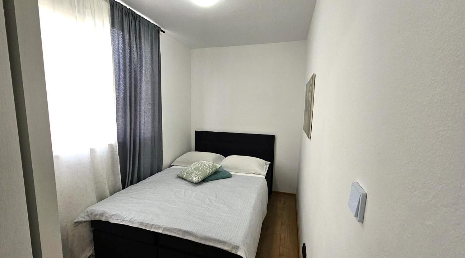 Apartment With Garden In Barbariga Exterior foto